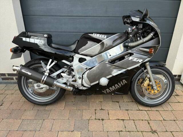 Yamaha FZR 400