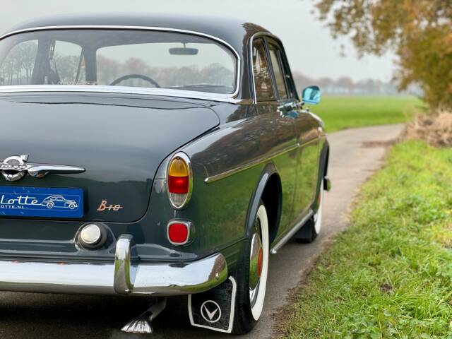 Volvo P 121