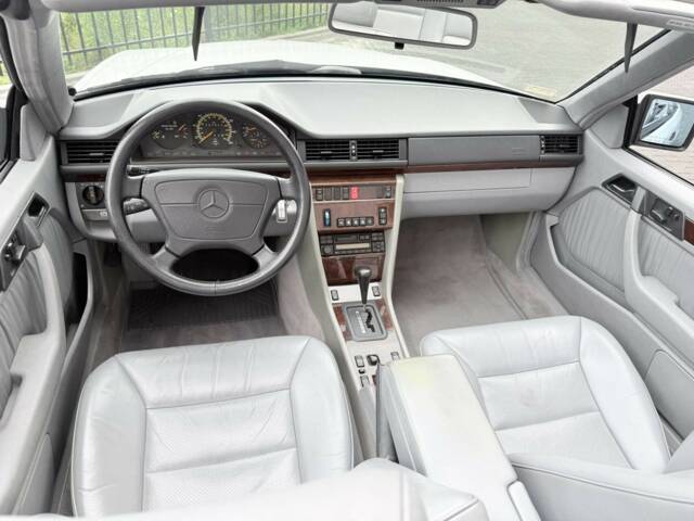Mercedes-Benz E 320