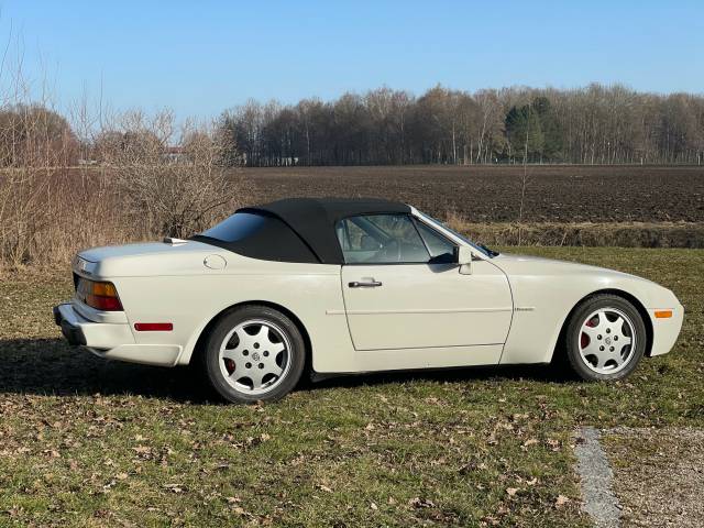 Porsche 944 S2