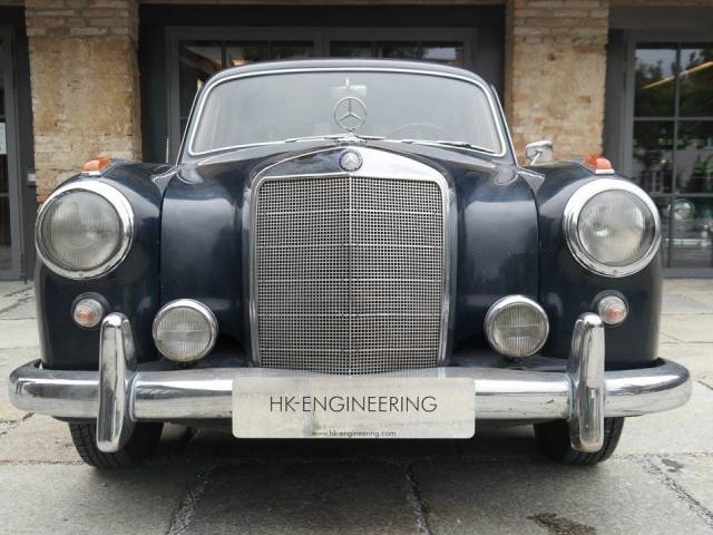 Mercedes-Benz 220 S