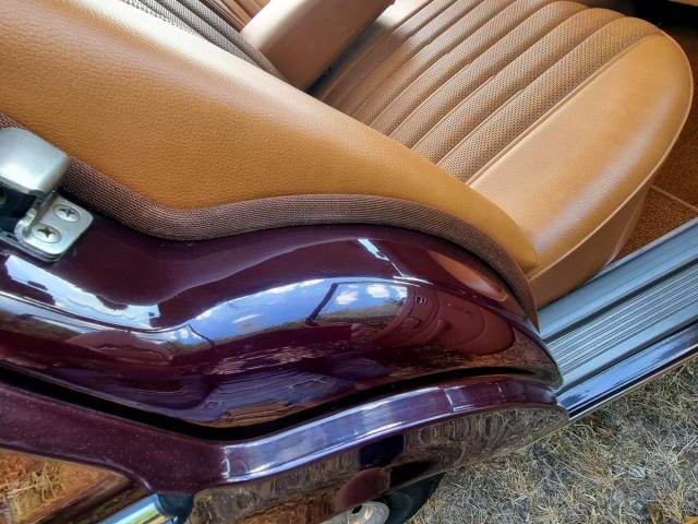 Mercedes-Benz 220