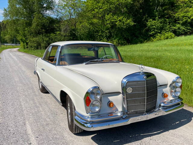 Afbeelding 1/18 van Mercedes-Benz 220 SE b (1965)