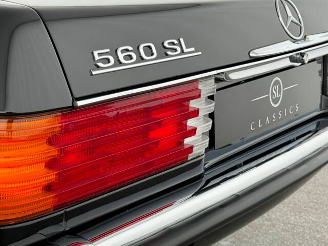 Mercedes-Benz 560 SL