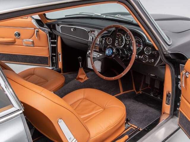 Aston Martin DB 6