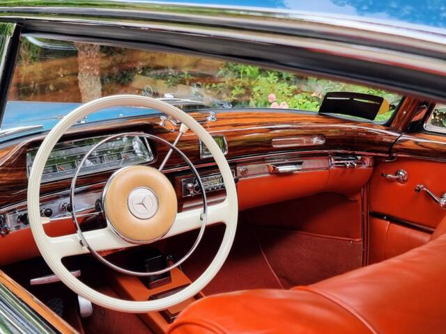 Mercedes-Benz 220 SE