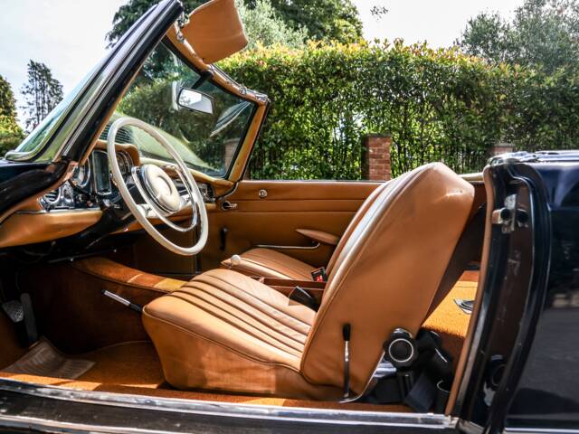 Mercedes-Benz 230 SL