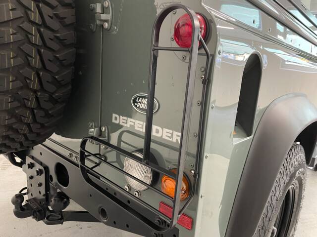 Land Rover Defender 90