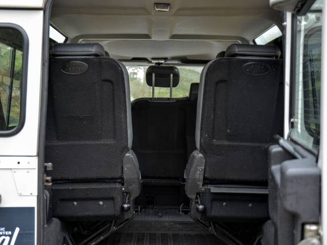Land Rover Defender 110