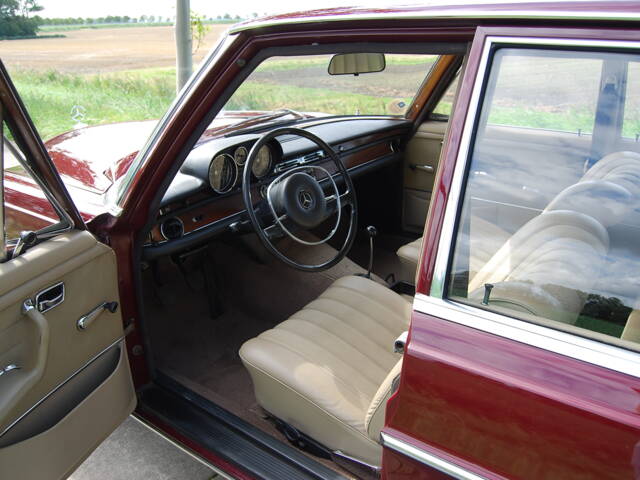 Mercedes-Benz 280 SE