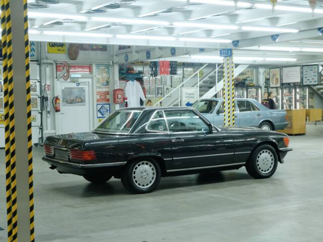Mercedes-Benz 560 SL