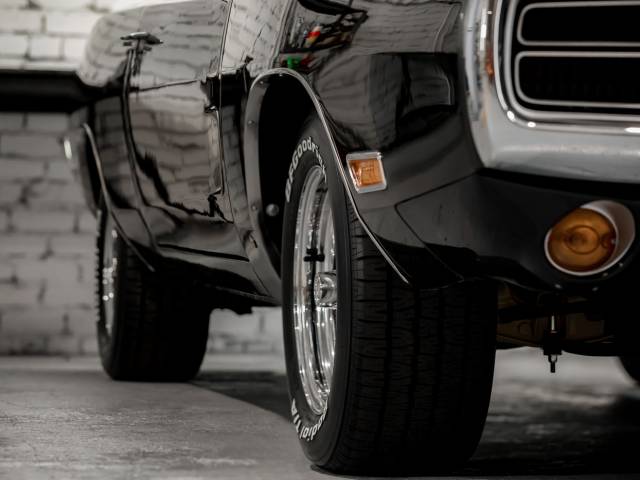 Dodge Charger 318