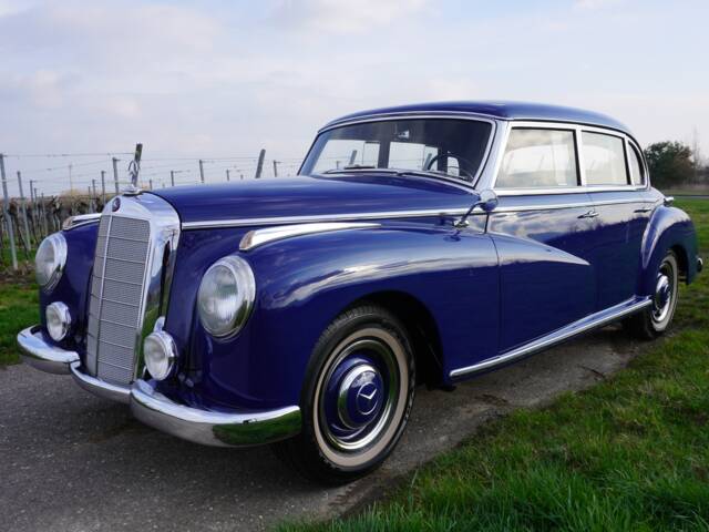 Mercedes-Benz 300