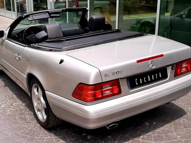 Imagen 1/19 de Mercedes-Benz SL 500 (2000)