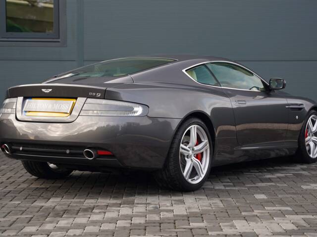 Aston Martin DB 9