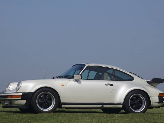 Immagine 1/44 di Porsche 911 Turbo 3.3 (1983)