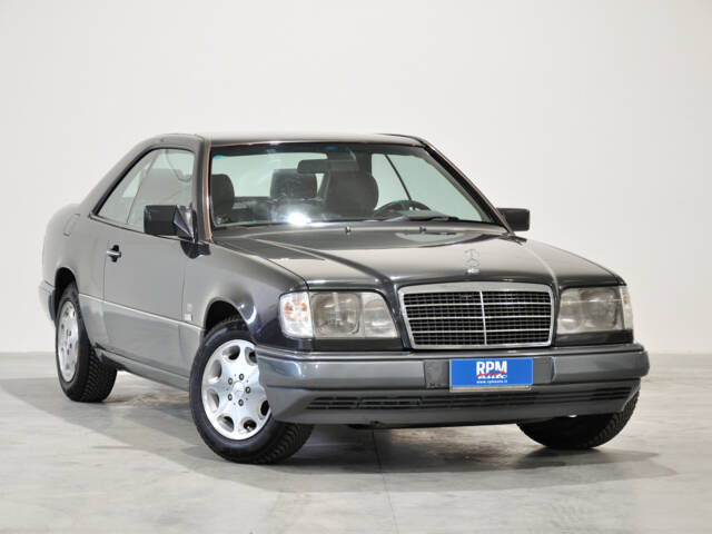 Imagen 1/30 de Mercedes-Benz E 200 (1994)