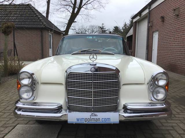 Mercedes-Benz 280 SE