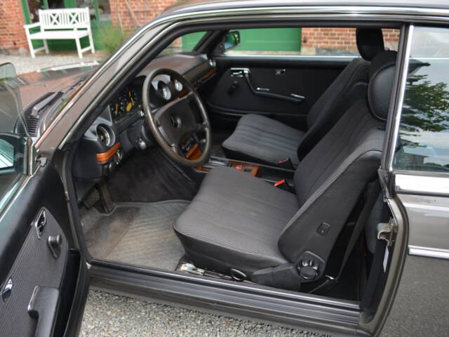 Mercedes-Benz 230 CE