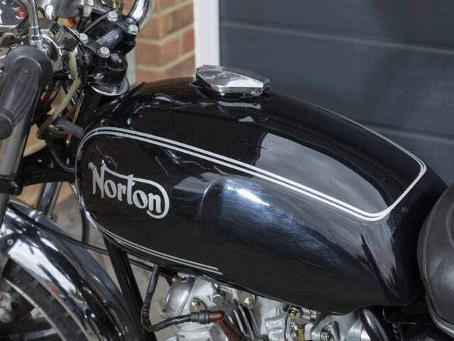 Norton Commando 750 Roadster