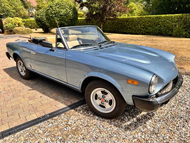 Bild 1/44 von FIAT Spider 2000 (1981)