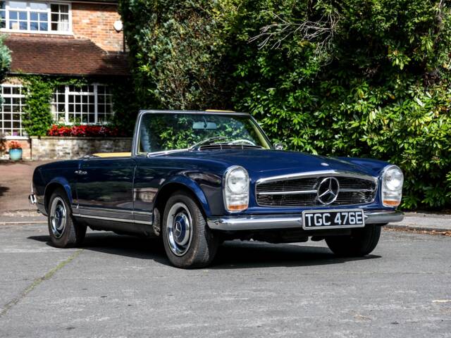 Image 1/17 of Mercedes-Benz 230 SL (1966)