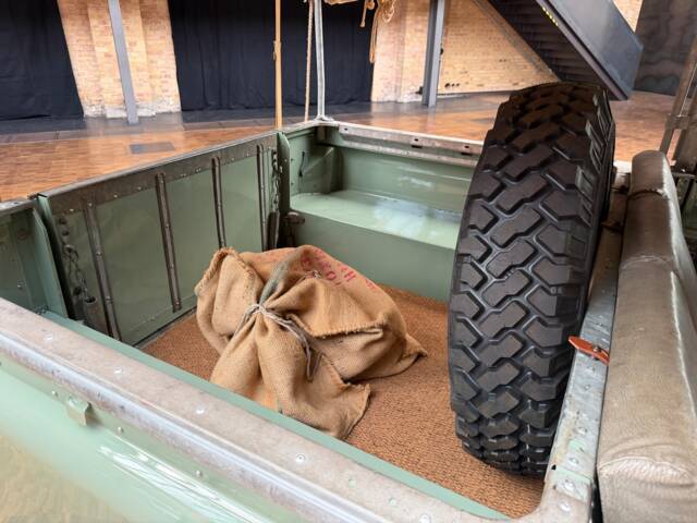 Land Rover 88