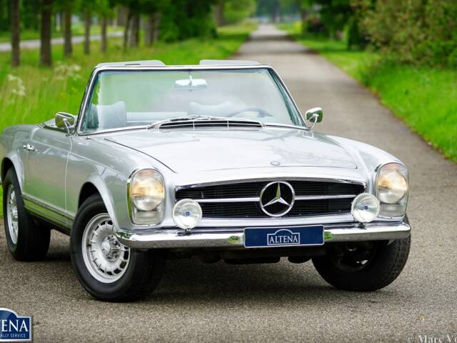 Mercedes-Benz 230 SL