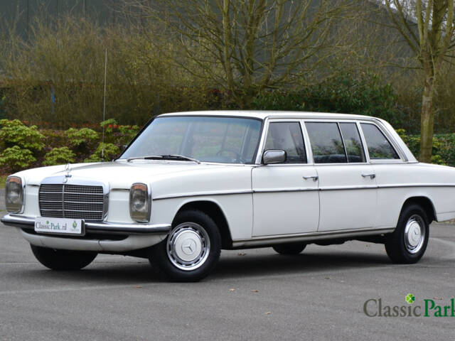 Image 1/50 of Mercedes-Benz 240 D lang (1974)