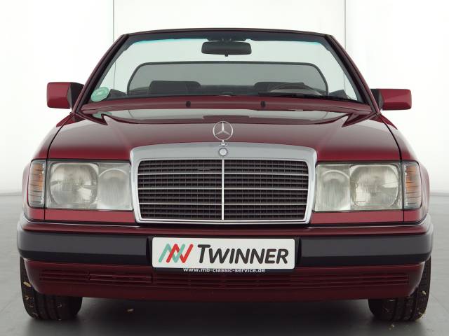 Mercedes-Benz 300 CE-24
