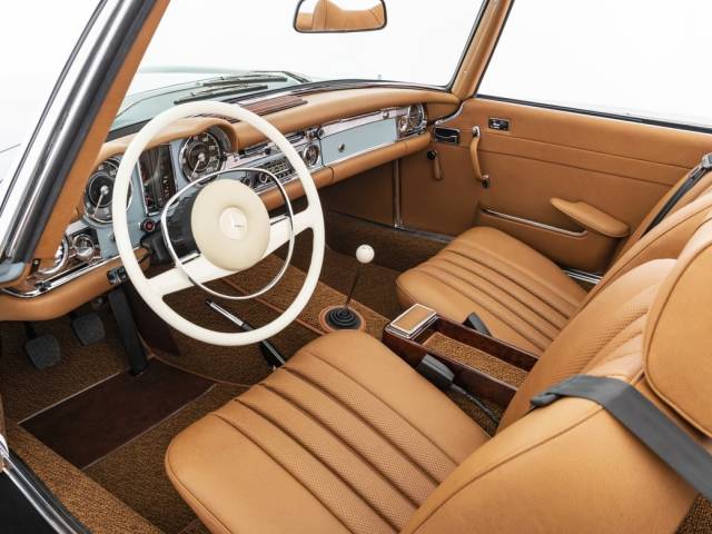 Mercedes-Benz 280 SL