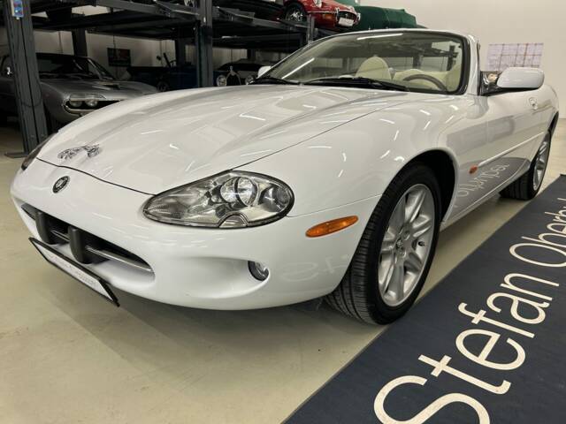 Image 1/28 of Jaguar XK8 4.0 (1997)