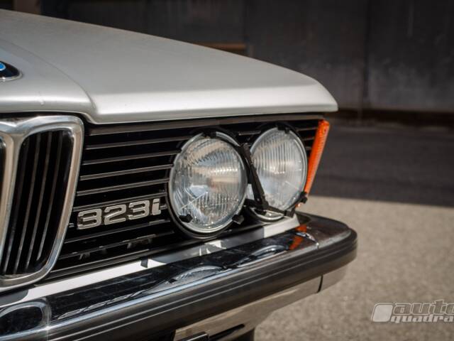 BMW 323i