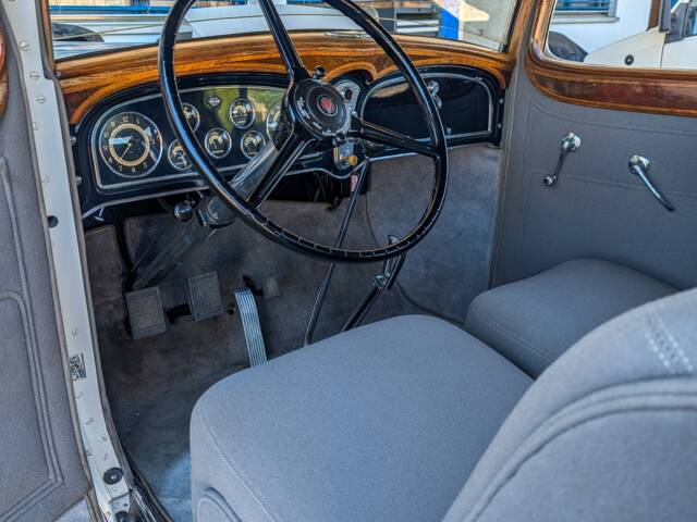 Cadillac 452 B Town Coupe