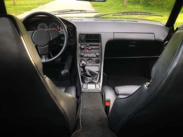 Porsche 928
