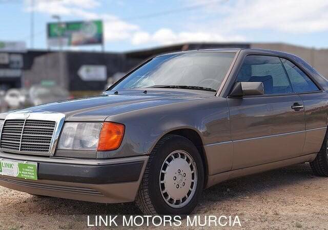 Image 1/10 of Mercedes-Benz 300 CE (1991)