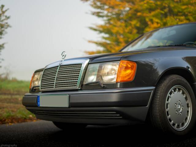 Image 1/36 de Mercedes-Benz 300 CE (1990)