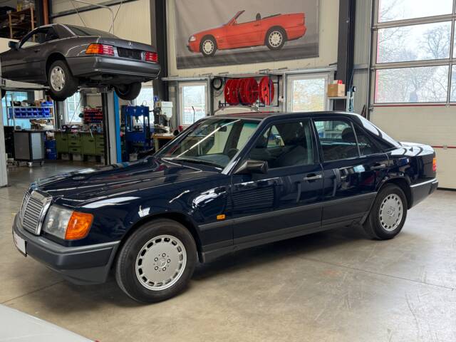 Imagen 1/46 de Mercedes-Benz 230 E (1988)