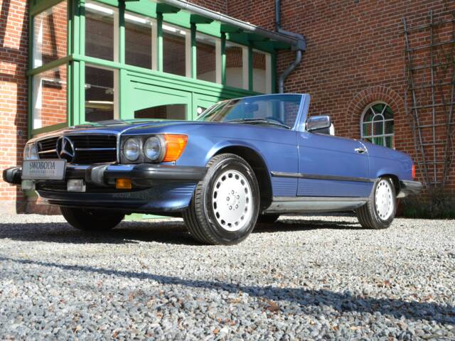 Mercedes-Benz 560 SL