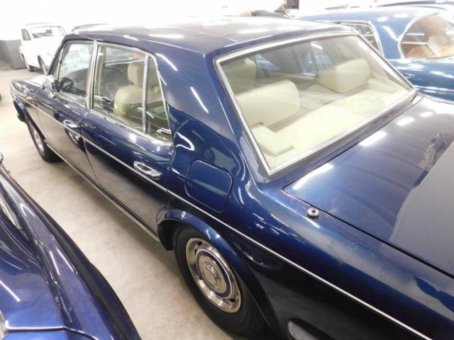 Rolls-Royce Silver Spirit