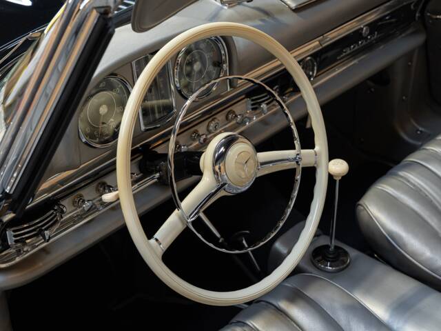 Mercedes-Benz 300 SL Roadster