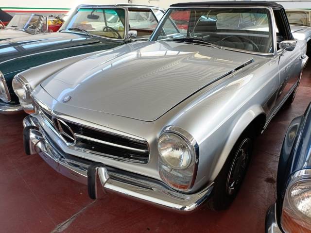 Mercedes-Benz 230 SL