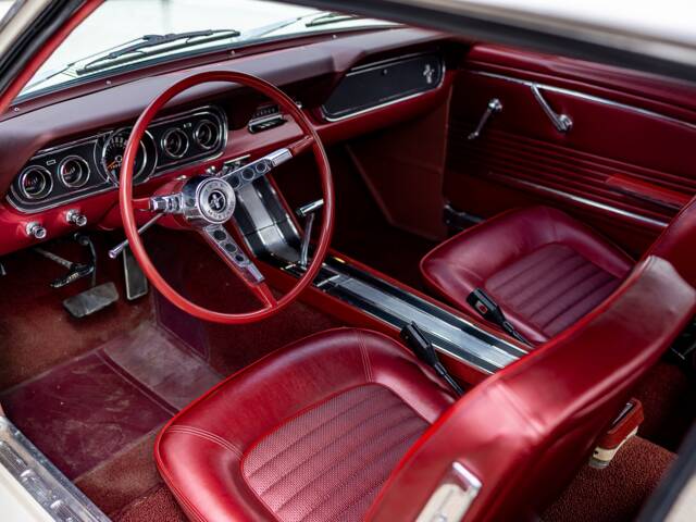 Ford Mustang 200