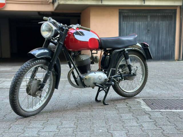 MV Agusta 125 TR - MV Agusta fianco sinistro