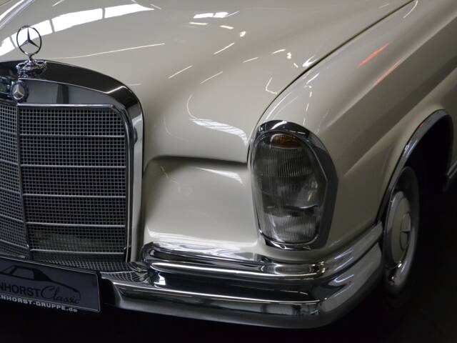 Mercedes-Benz 250 SE