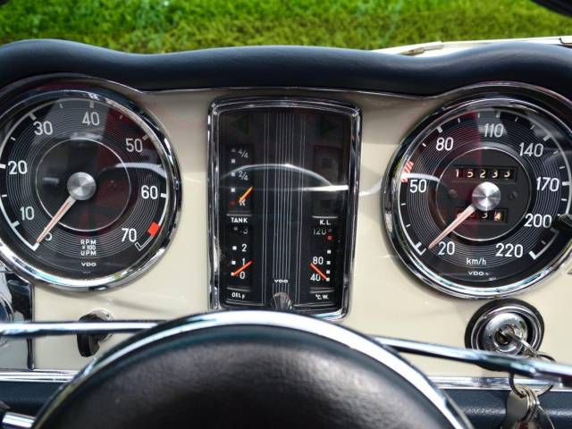 Mercedes-Benz 230 SL