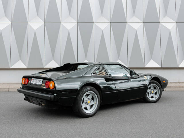 Bild 1/54 von Ferrari 308 GTSi Quattrovalvole (1985)