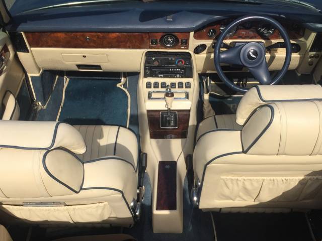 Aston Martin V8 Vantage Volante
