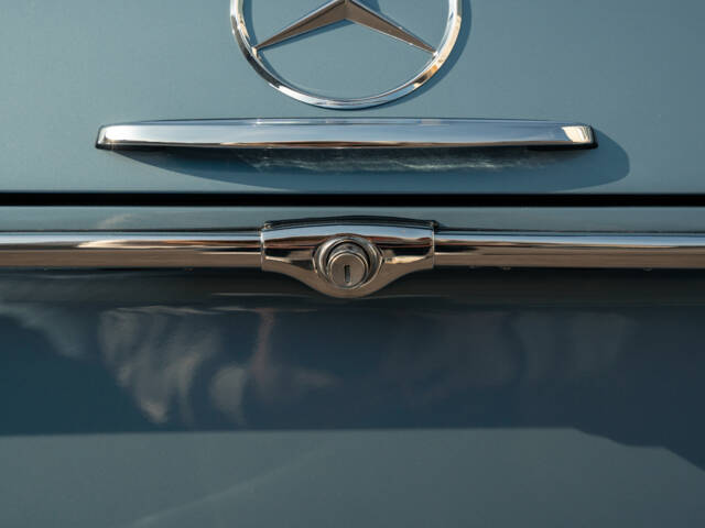 Mercedes-Benz 280 SL