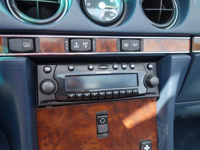 Mercedes-Benz 560 SL